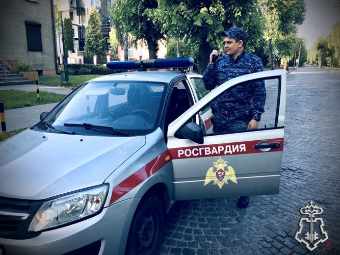 В КАЛИНИНГРАДЕ РОСГВАРДЕЙЦЫ ЗАДЕРЖАЛИ УЧАСТНИКОВ УЛИЧНОЙ ДРАКИ