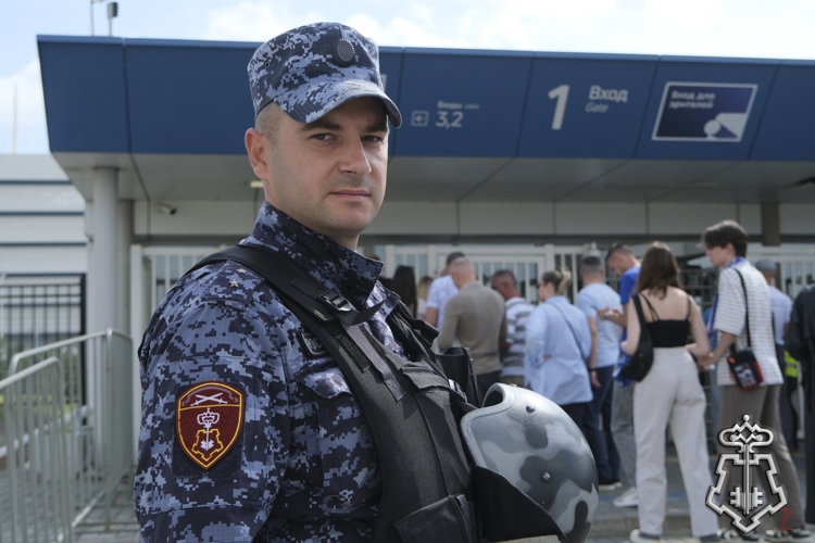 В КАЛИНИНГРАДЕ РОСГВАРДЕЙЦЫ ОБЕСПЕЧИЛИ БЕЗОПАСНОСТЬ ФУТБОЛЬНОГО МАТЧА РПЛ