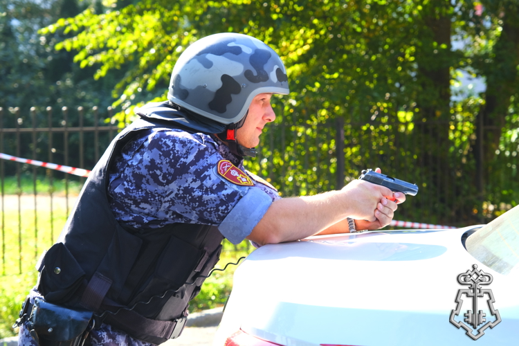 РОСГВАРДЕЙЦЫ ЗАДЕРЖАЛИ ЖИТЕЛЯ СМОЛЕНСКА, ПОВРЕДИВШЕГО АВТОМОБИЛИ В КАЛИНИНГРАДЕ