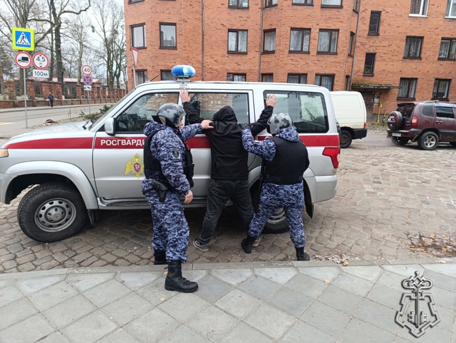 В Черняховске росгвардейцы задержали мужчину, находившегося в розыске по подозрению в совершении грабежа