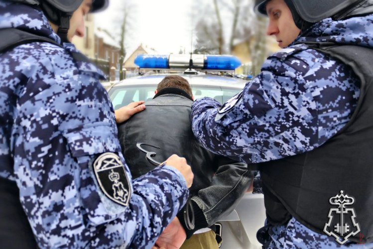 В Калининграде росгвардейцы при содействии операторов АПК «Безопасный город» задержали мужчину по подозрению в осквернении Вечного огня (видео)