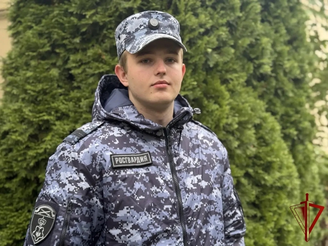 В Калининградской области росгвардеец спас мужчину из горящего автомобиля
